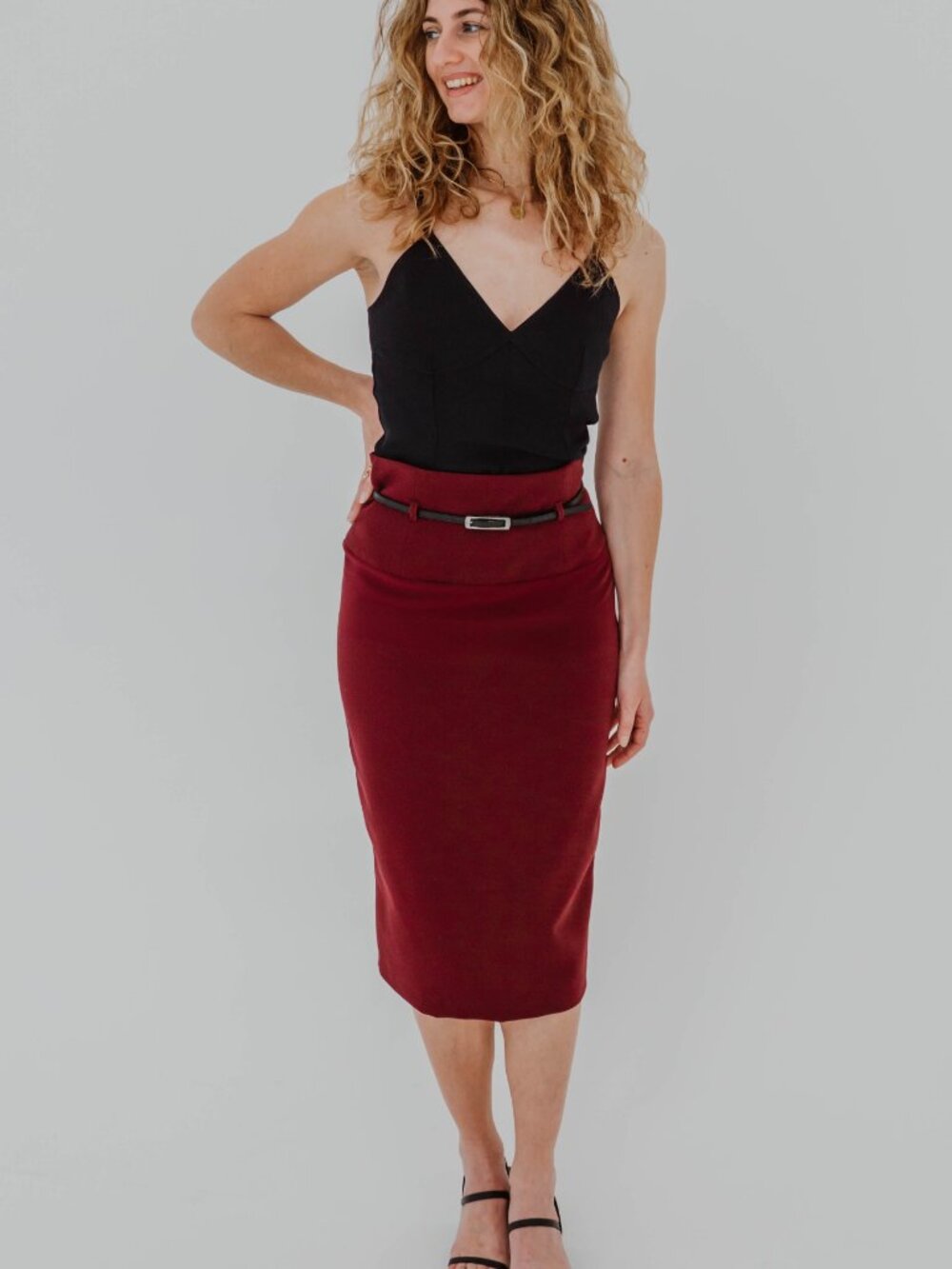 NWT BLACK HALO JACKIE O BELTED PENCIL SKIRT IN BURGUNDY